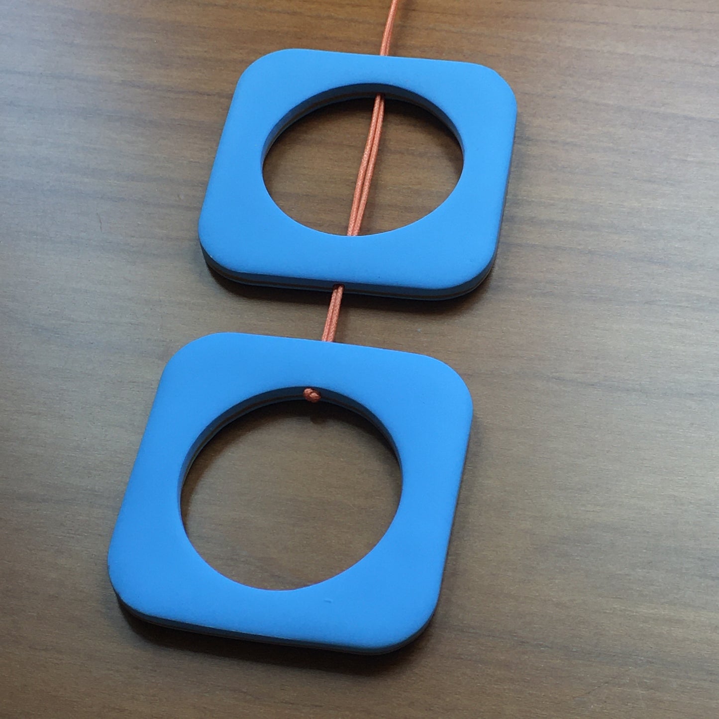 NIE_02 collaret blau