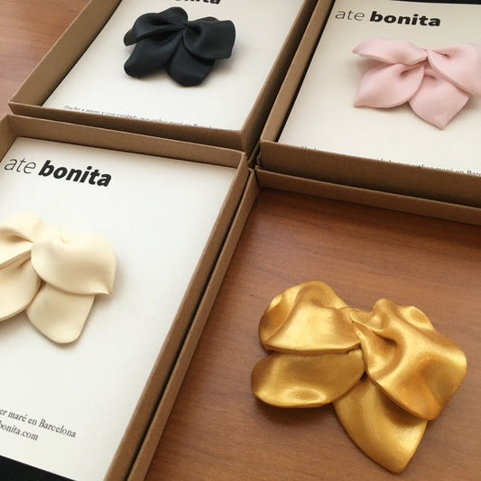 Broche FLORA crudo M