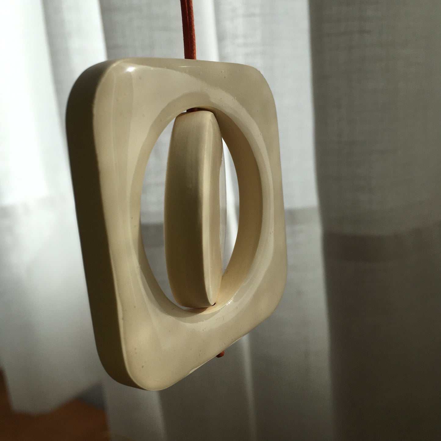 NIE collar crudo